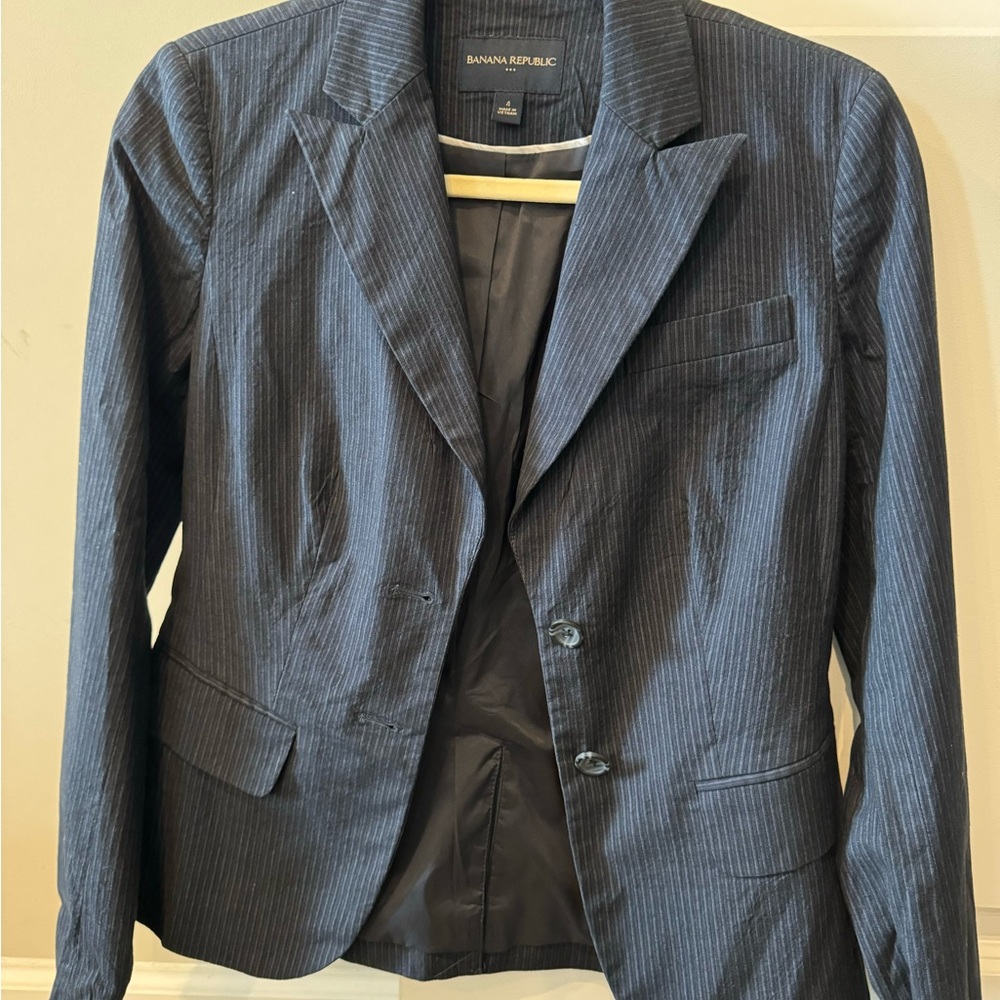 Bananas republic suit